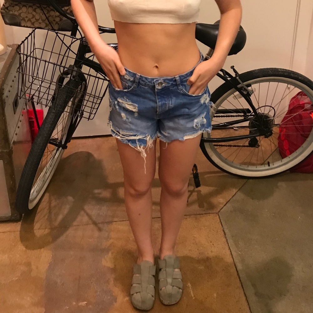ZARA DENIM DISTRESSED SHORTS